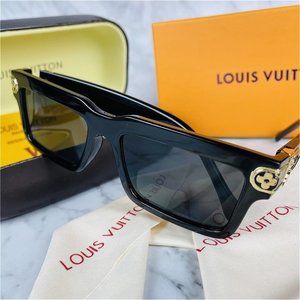 🌺NWTLV Sunglass Black For Women🌺NLc6